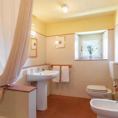 Amazing In W/ Outdoor Swimming Pool And 7 Bedrooms 펜션
